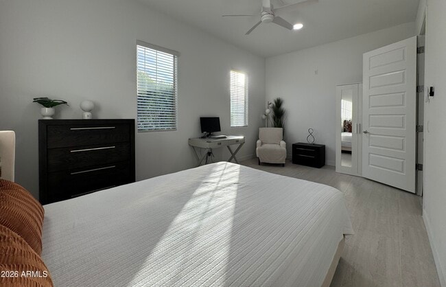 Building Photo - 2996 E Birdsong Ave