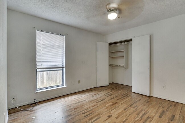 Building Photo - 7312/7314 Kings Manor Court