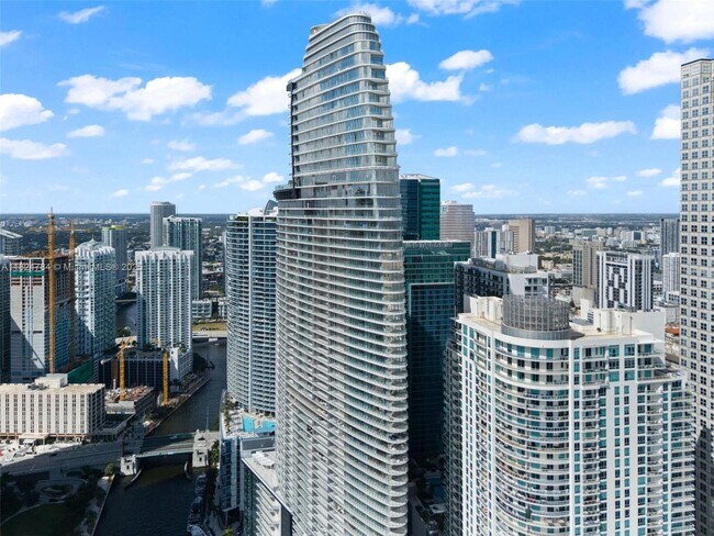 Building Photo - 300 Biscayne Blvd Way