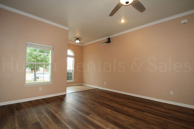 Building Photo - Goodnight Ranch!