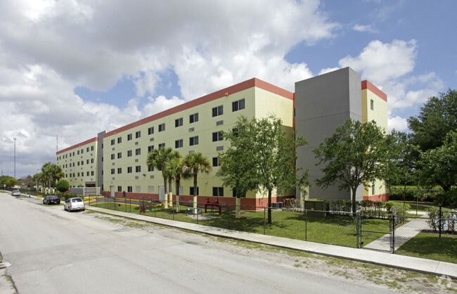 Building Photo - Sierra Lake Apartments