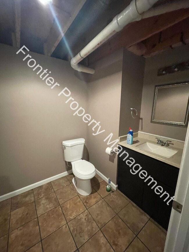 Building Photo - 2116 Doe Run Dr