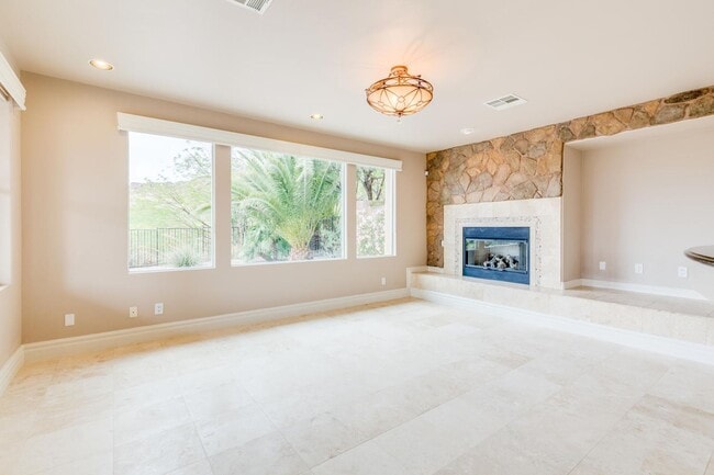 Building Photo - Live The Red Rock Country Club Lifestyle!!