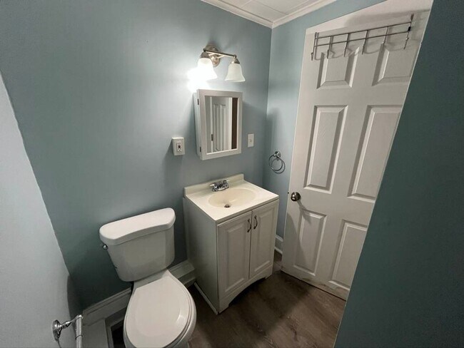Building Photo - Gorgeous 1-bedroom, Second floor! Apartmen...