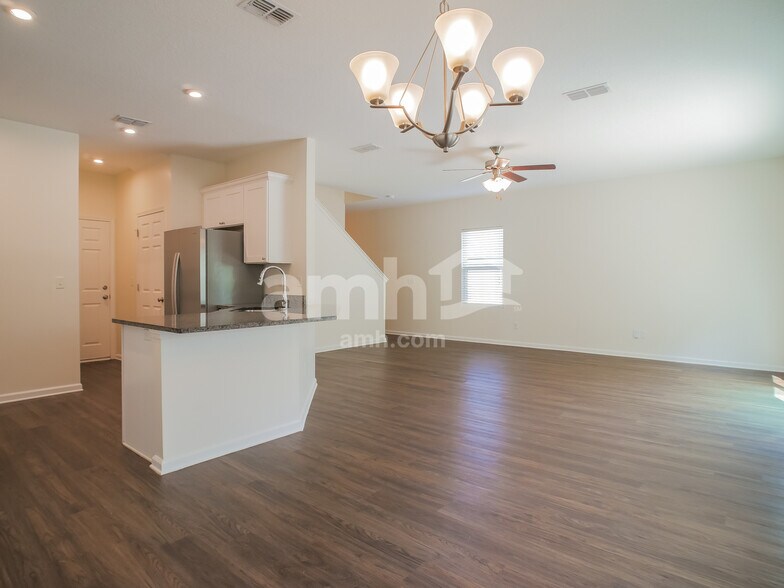 Building Photo - 212 W Jayce Wy