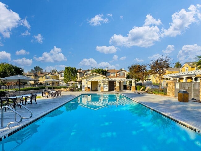 Building Photo - Beautiful 3 Bd/2Ba Spacious Home in Fullerton w/AC and Ample Community Amenities!