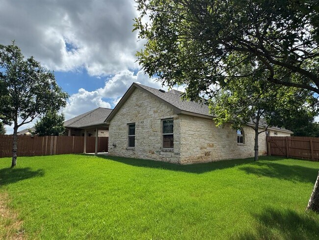 Building Photo - 2325 Muzzie Ln
