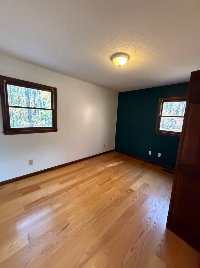 Building Photo - 4711 Highview Ct