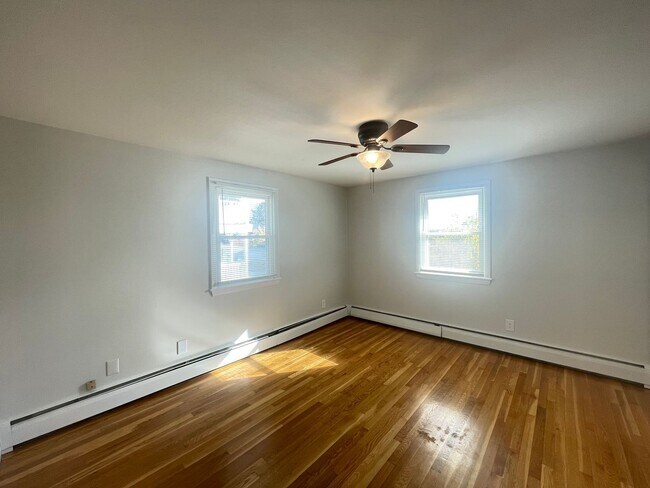 Building Photo - 457 Merrimack St