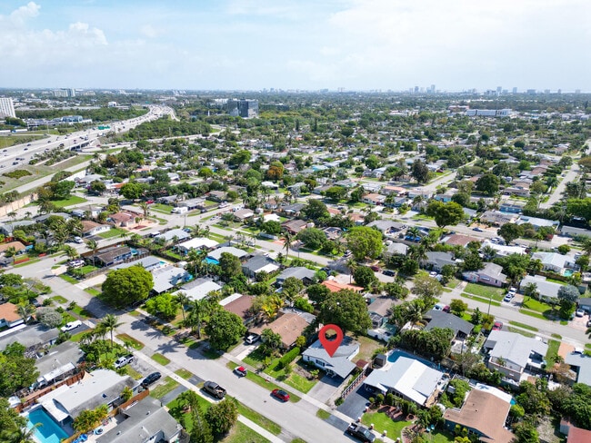 Building Photo - 5840 NE 1st Terrace