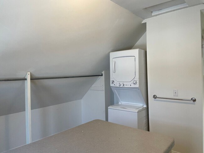 Building Photo - 3910-3912 Thomas Ave South