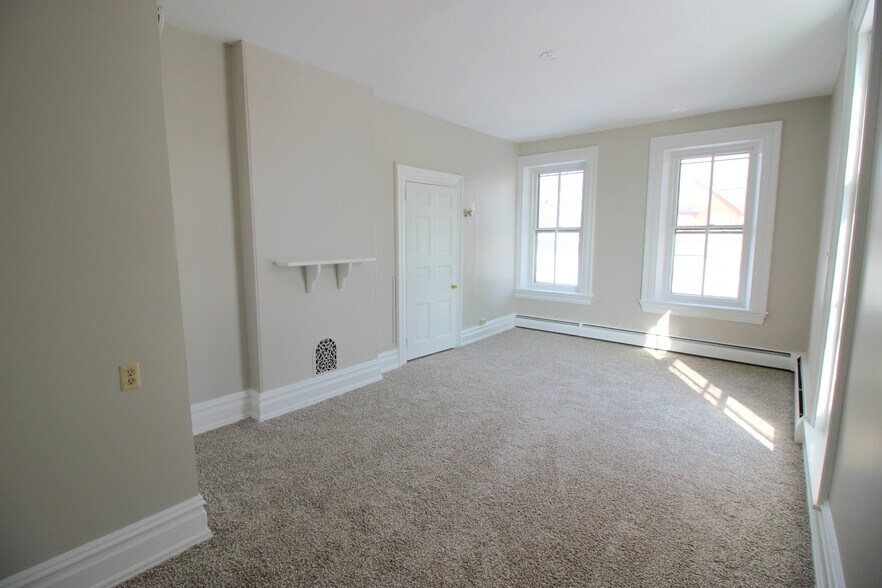 Building Photo - 322 Hodgson St