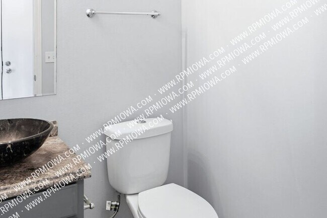 Building Photo - 4025 SE 25th St