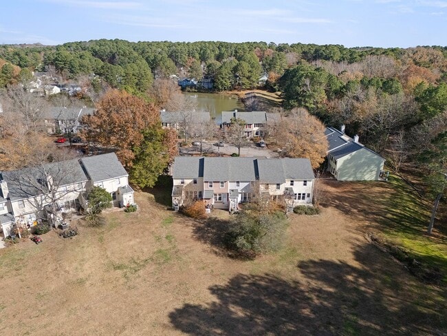 Building Photo - Close to UNC - 2 bedroom available now!