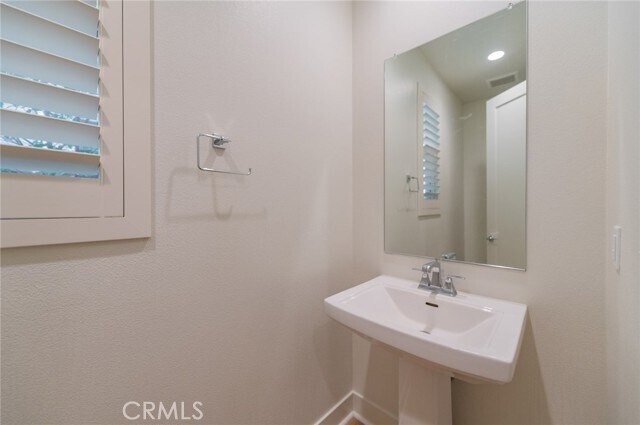 Building Photo - 119 Novel