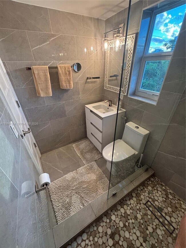 Building Photo - 1498 Jefferson Ave