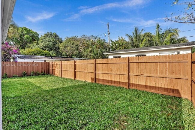 Building Photo - 1123 NE 1st Ave.