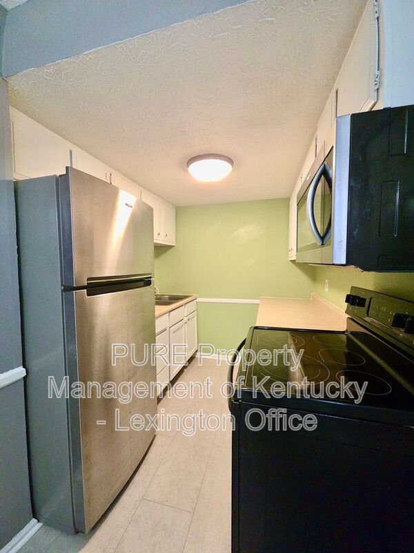 Building Photo - 305 Lake St