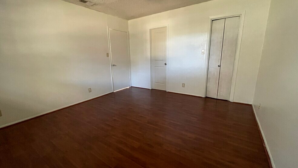 Building Photo - 302 Venture Blvd S