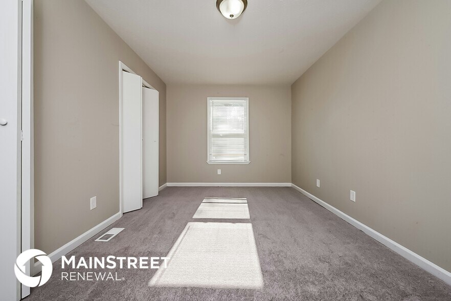 Building Photo - 4975 Manor Dr SW