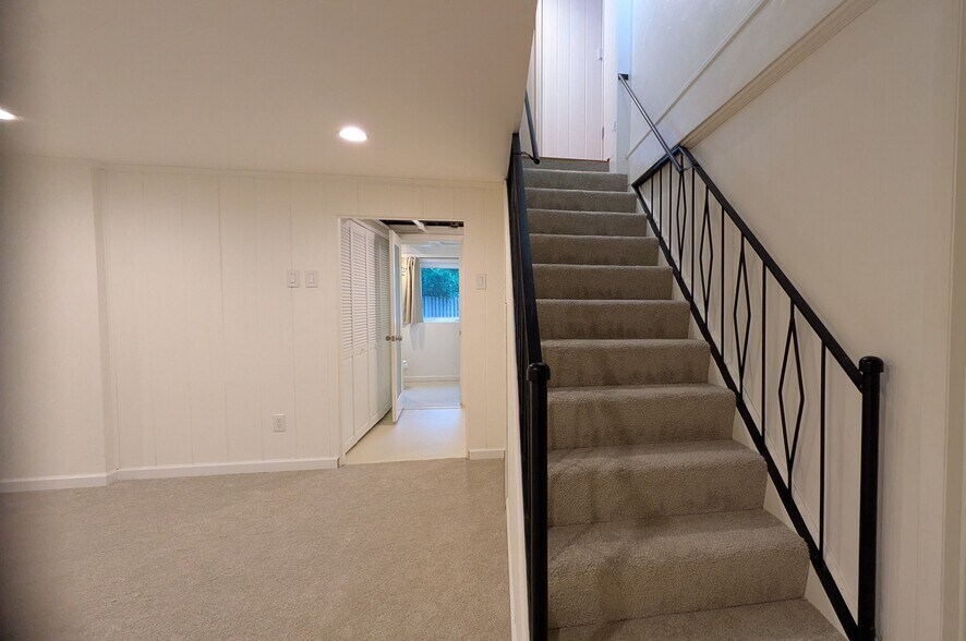 Building Photo - 65 Ridge Line Dr
