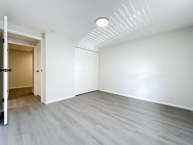 Building Photo - Renovated 2 Bedroom 1 Bathroom Apartment |...