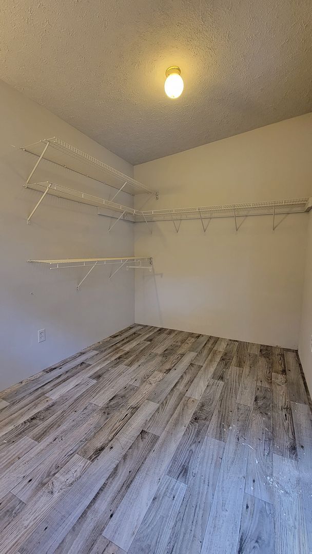 Building Photo - 2 Bed | 1 1/2 Bath | Fenced & Gated 1/4 Acre of land