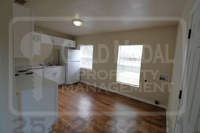 Building Photo - Now Leasing – 1103 S 5th Street