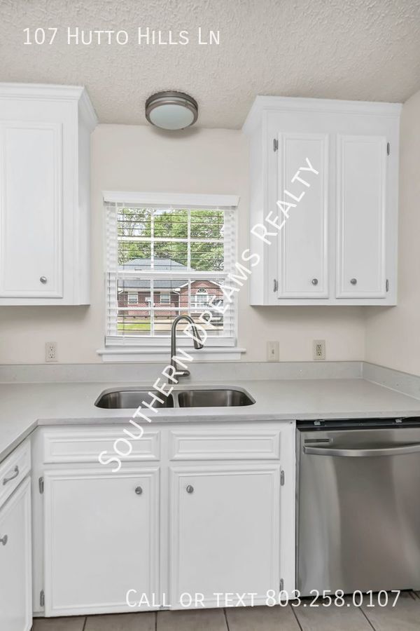 Building Photo - 107 Hutto Hill
