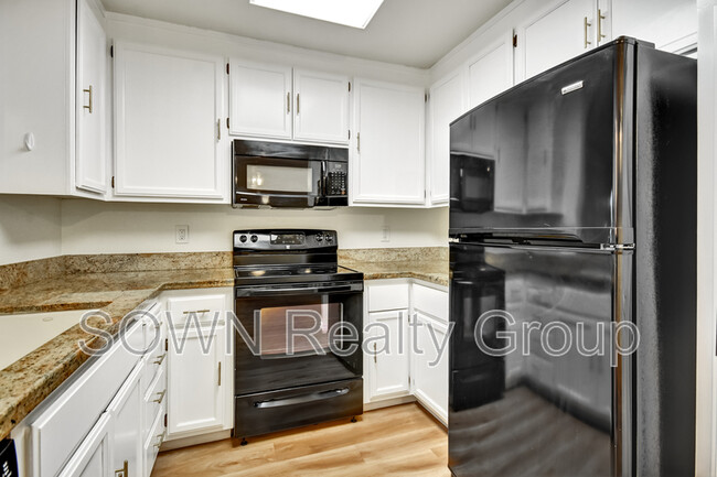 Building Photo - 4564 Waterville Dr