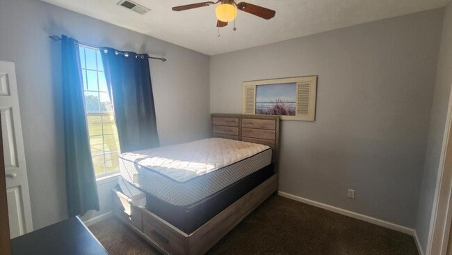 Building Photo - 476 River Oaks Dr