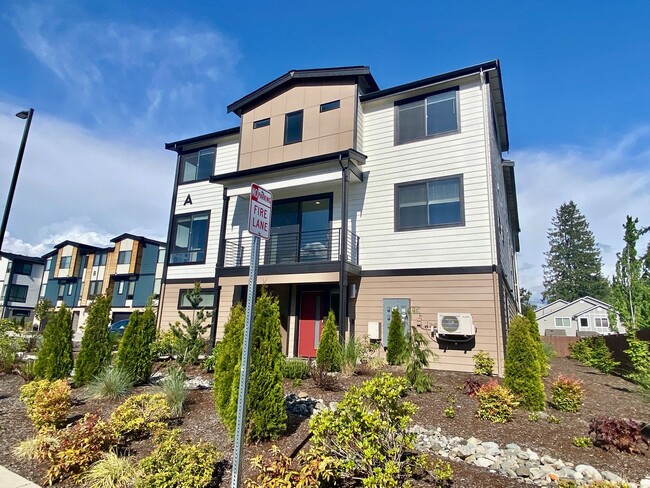 Building Photo - Beautiful Modern Townhome in Everett