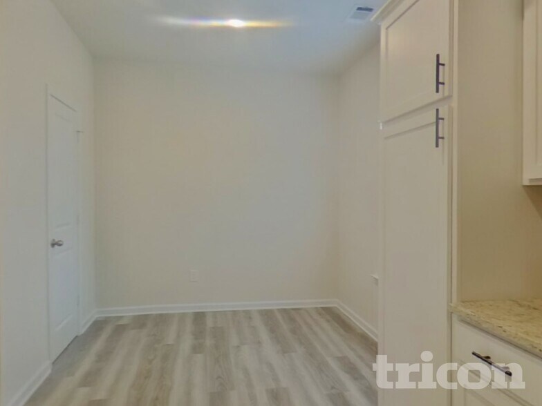 Building Photo - 292 Oliver Dr