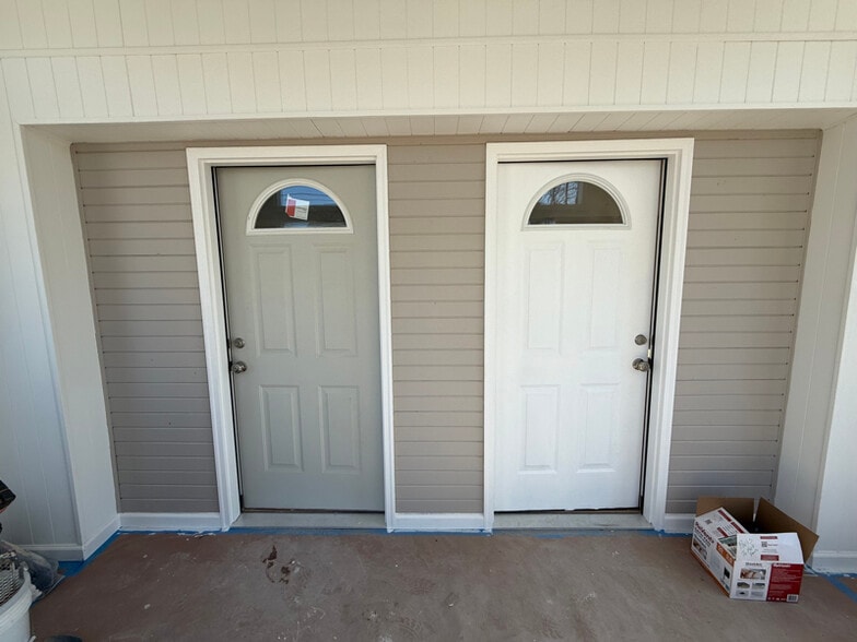 Building Photo - 213 N East St