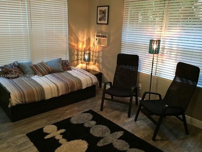 Building Photo - 119 Menores Ave