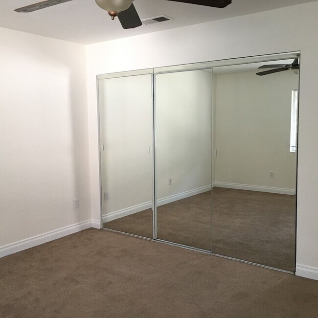 Building Photo - 2-bedroom, 2-bathroom Apartment located in...