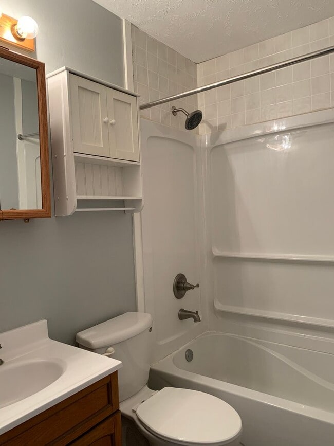 Building Photo - 3 Bedroom, 1 bath recently remodeled beautiful home in Woodland Park!