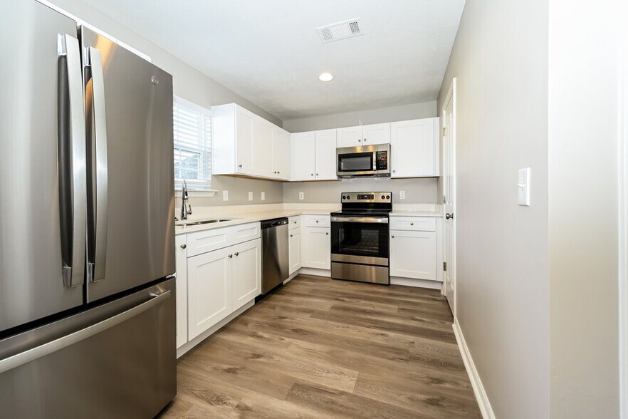 Building Photo - 336 Sarna Dr