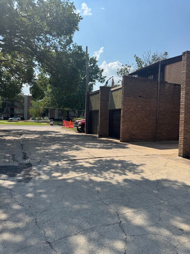 Building Photo - 6019 Ridgecrest Rd