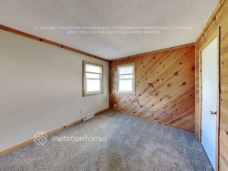 Building Photo - 13010 Deerwood Ln N