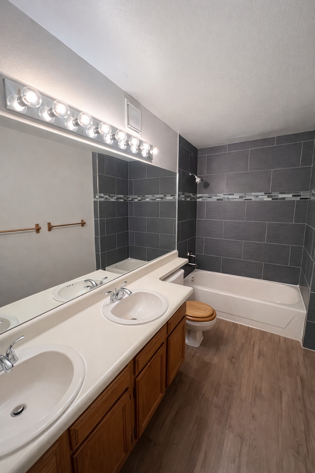 Building Photo - Charming 2 Bedroom Second Story Condo with easy access to everything!