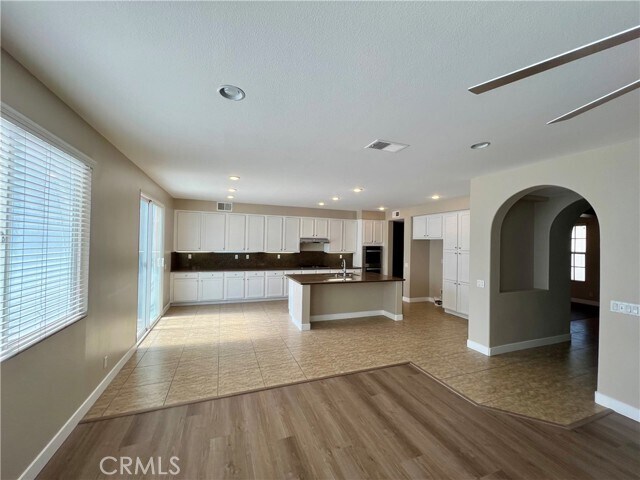 Building Photo - 6686 Sand Dunes St