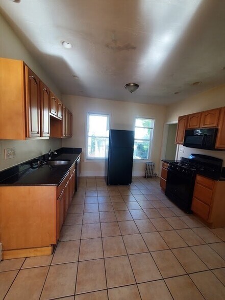 Building Photo - 12 Gayland St