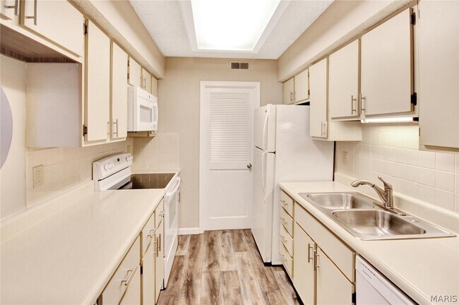 Building Photo - 121 Shirley Ridge Dr