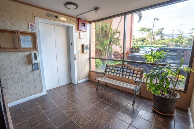 Building Photo - Furnished, One Bedroom/One Bathroom, Ocean...