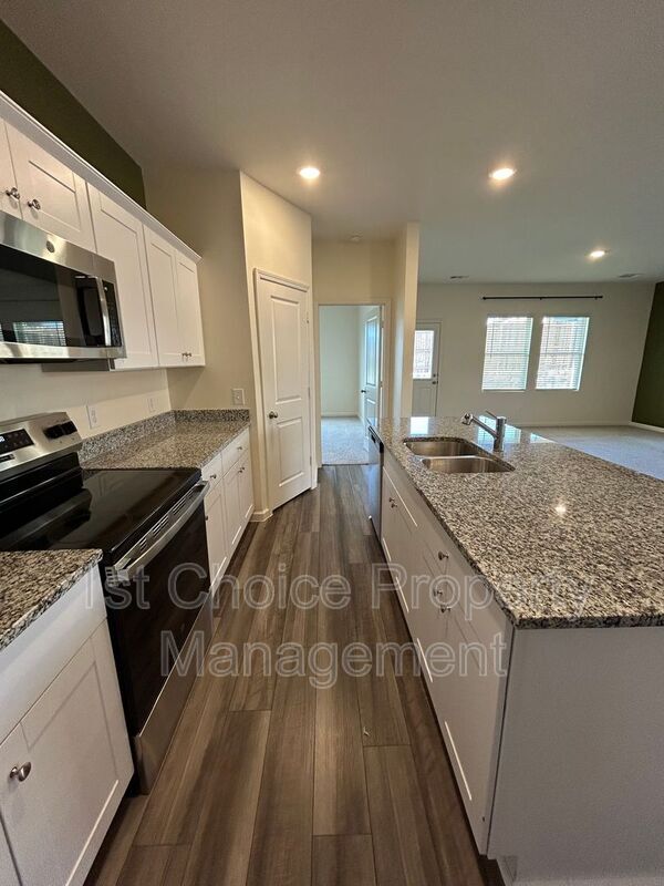 Building Photo - 8229 Pitchfork Dr