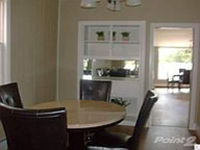 Building Photo - AVAILABLE JUNE - 3 Bed, 1 Bath Updated Home!