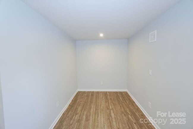 Building Photo - 808 Renee Ave