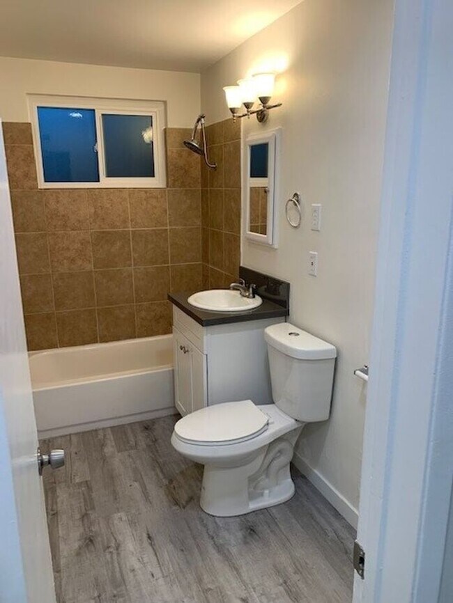 Building Photo - FANTASTIC 4BD 2BA HOUSE FOR LEASE ON CUL D...