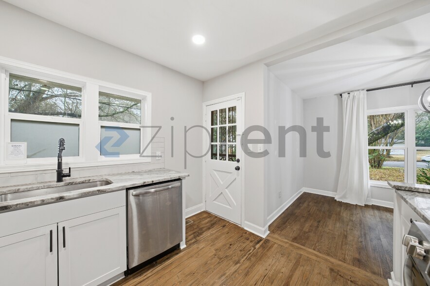 Building Photo - 1788 Broadwell St SW